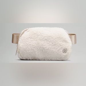 Lululemon Everywhere Belt Bag (FLEECE)